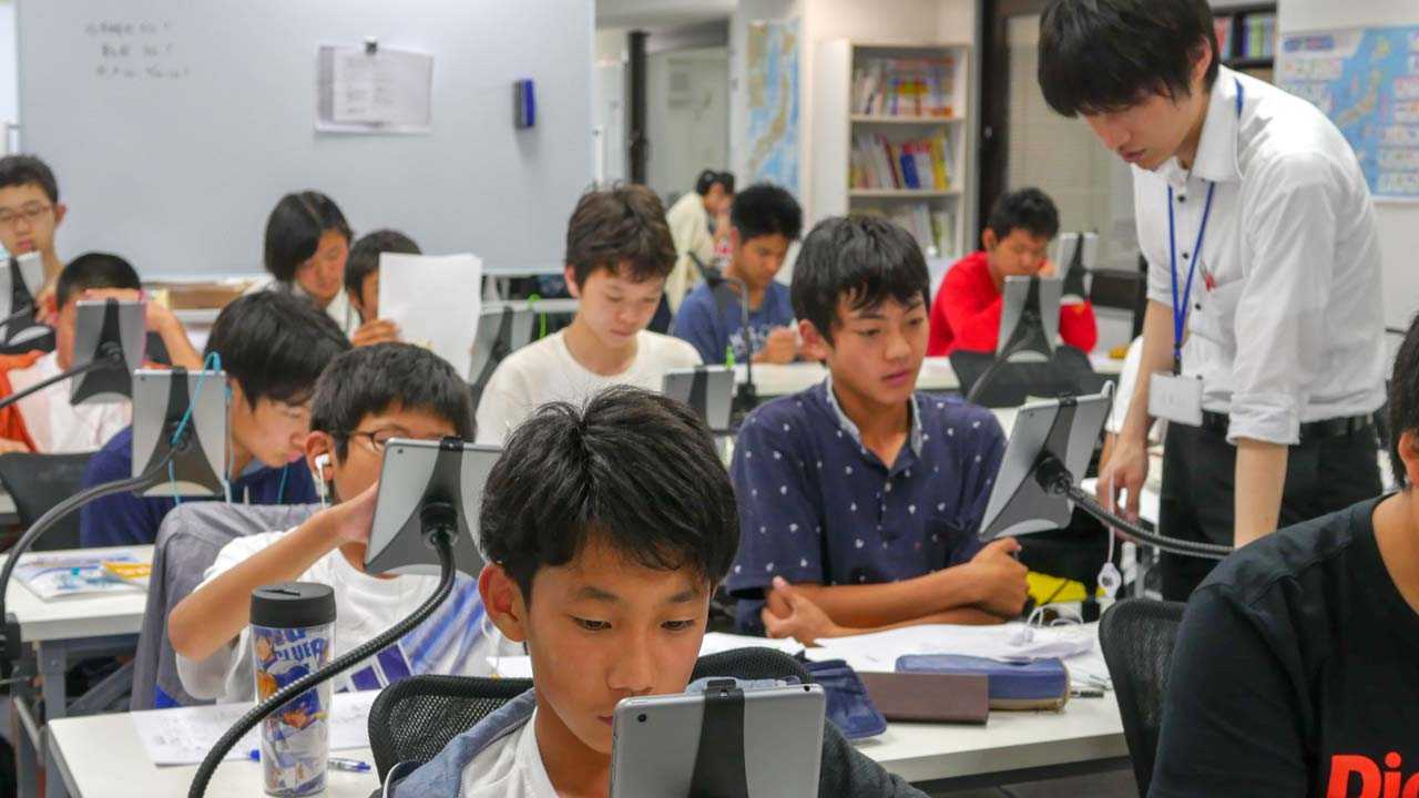 学習塾や学校をはじめとしたすべての教育機関に最適なICT教材を提供します